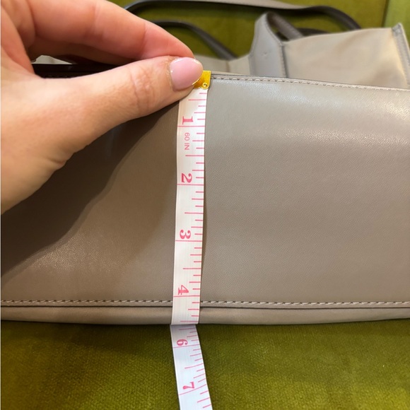 Tory Burch Large Ella Taupe Leather Shoulder Bag - Picture 10 of 10